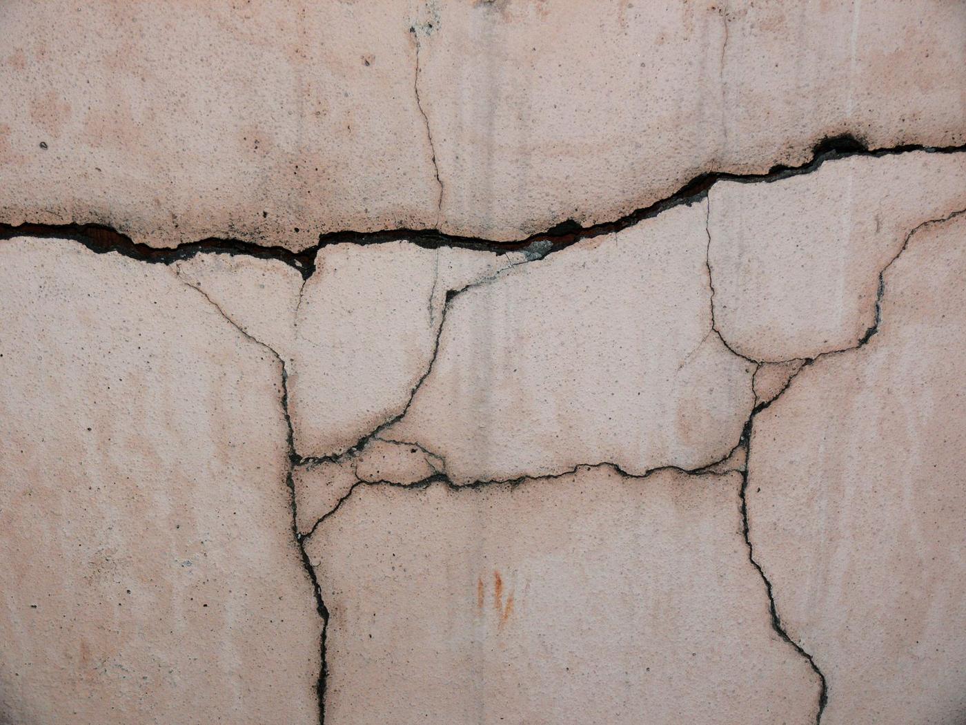 Foundation crack